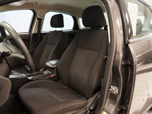 Used 2016 Ford Focus SE w/ SE Cold Weather Package image 3