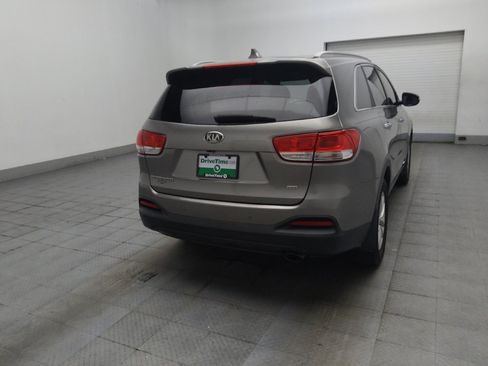 Used 2018 Kia Sorento AWD image 9