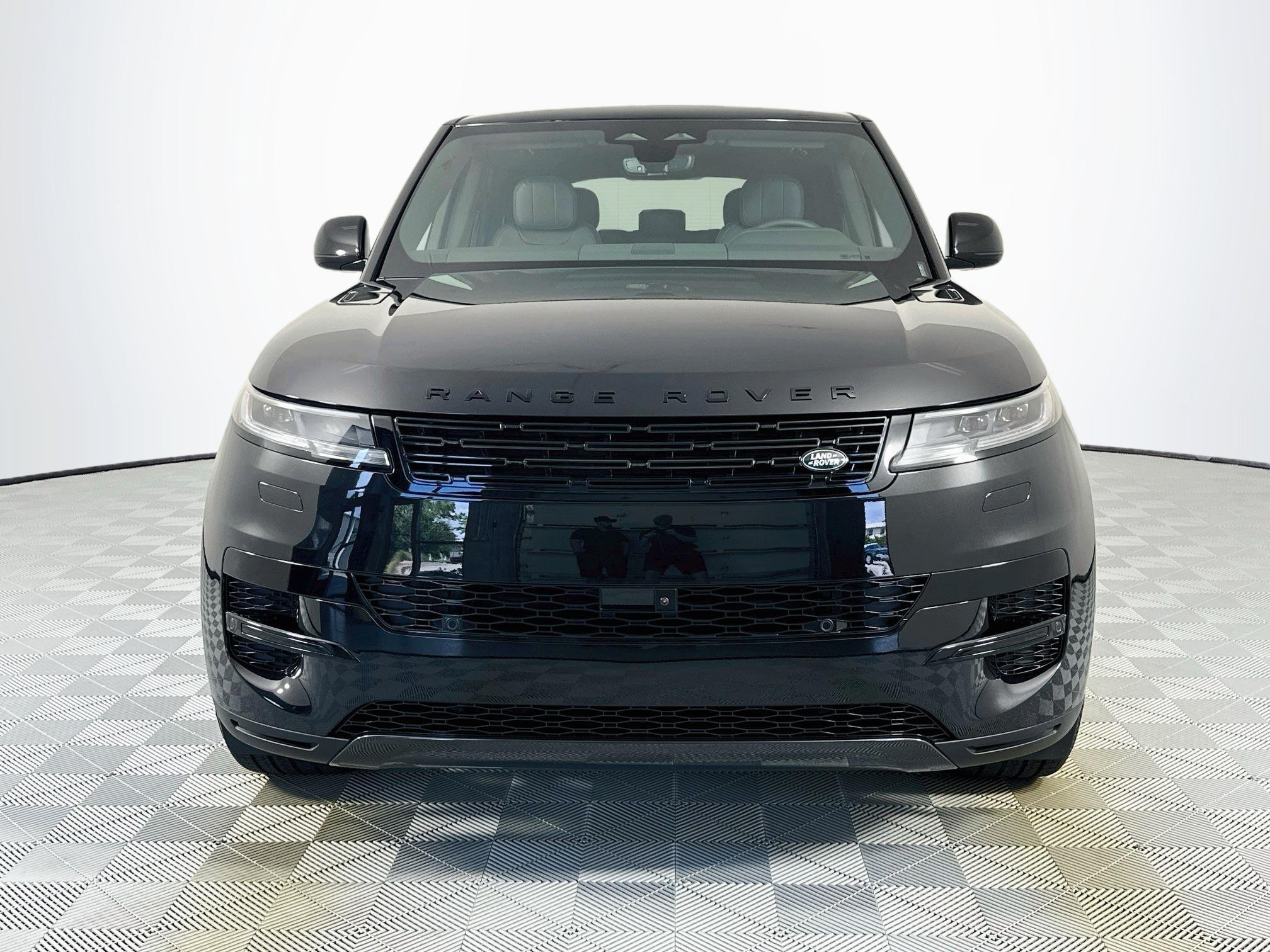 New 2027 Land Rover Range Rover Sport SE AWD/4WD image 2
