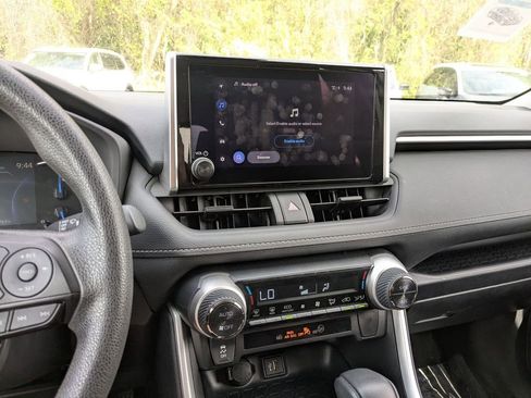 Used 2025 Toyota RAV4 XLE AWD/4WD image 20