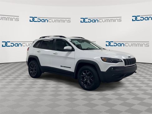 Used 2020 Jeep Cherokee Latitude image 2