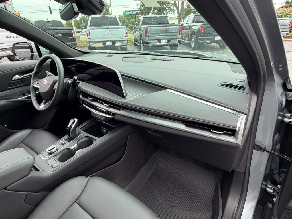 Used 2024 Cadillac XT4 Premium Luxury w/ Cold Weather Package AWD/4WD image 18