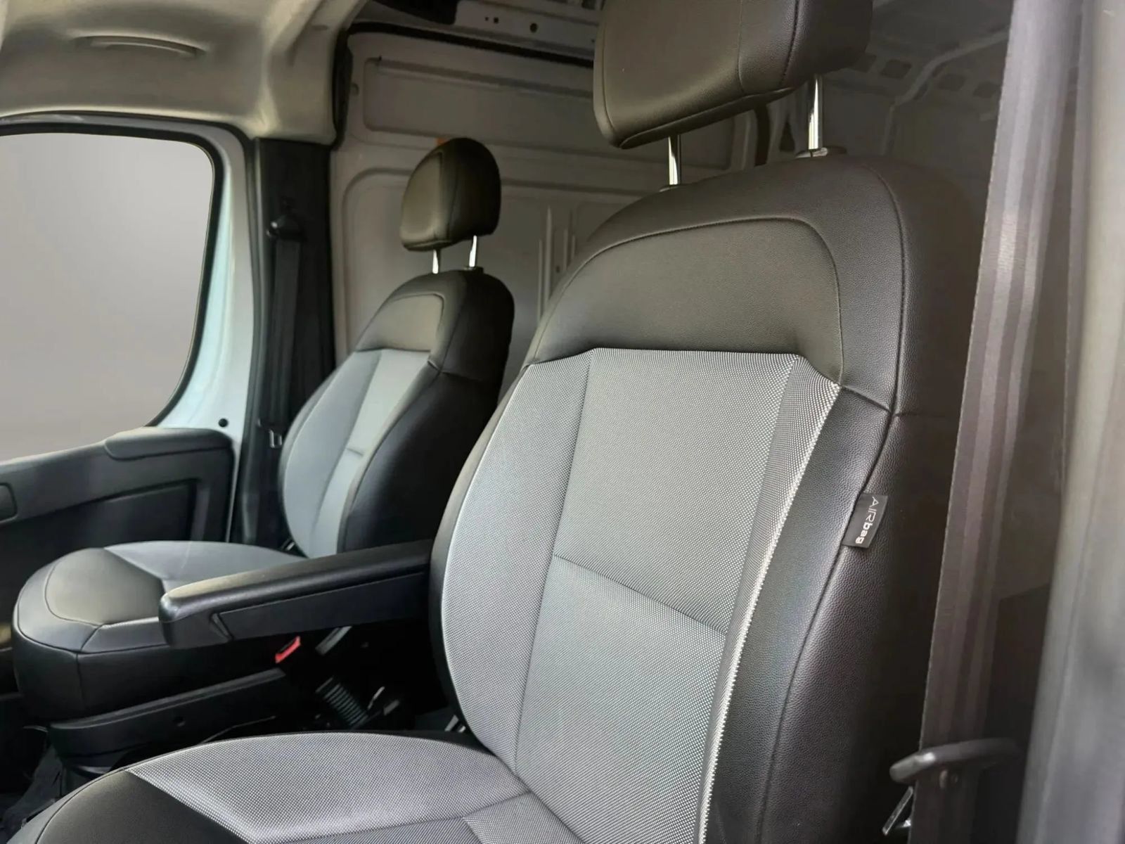 Used 2025 RAM ProMaster 2500 w/ Convenience Group FWD image 15