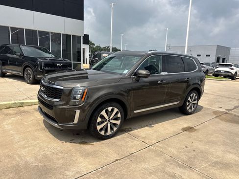 Used 2022 Kia Telluride EX w/ EX Premium Package FWD image 2