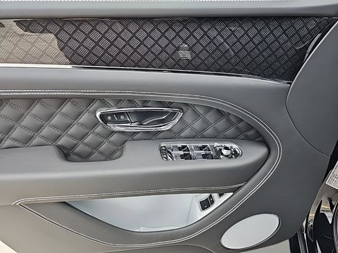 New 2025 Bentley Bentayga image 18