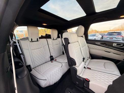 Used 2019 INFINITI QX60 Luxe w/ Limited Package image 4