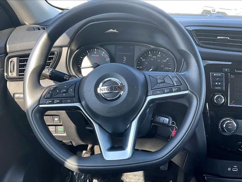 Used 2019 Nissan Rogue S image 18