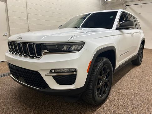 Used 2022 Jeep Grand Cherokee Limited AWD/4WD image 5