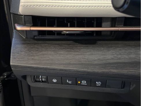Used 2023 Nissan Ariya FWD image 18