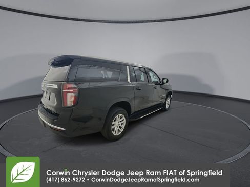 Used 2024 Chevrolet Suburban LT image 8