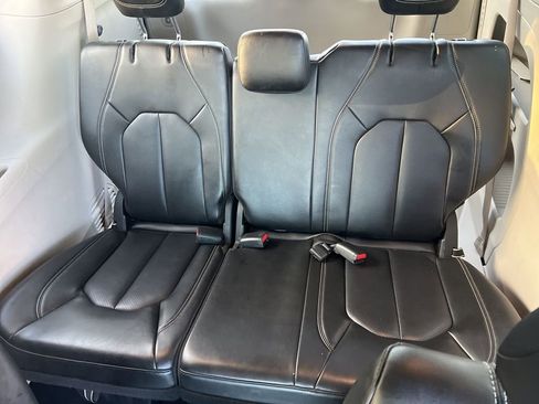 Used 2023 Chrysler Pacifica Touring-L image 50