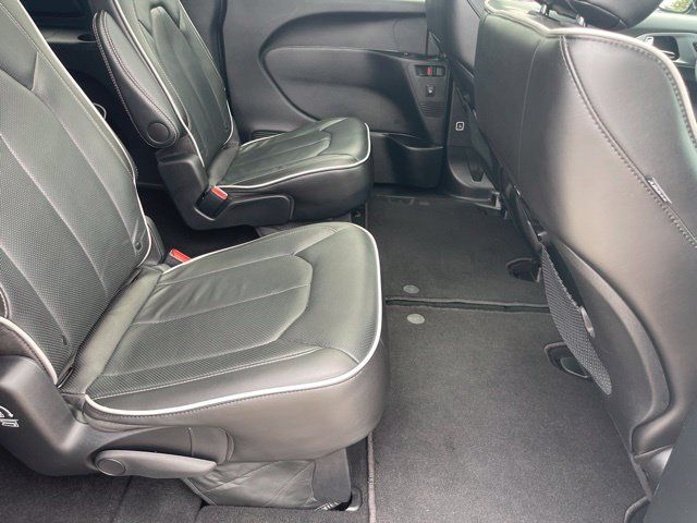Used 2025 Chrysler Pacifica Limited FWD image 36
