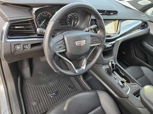 Certified 2025 Cadillac XT6 Premium Luxury image 13