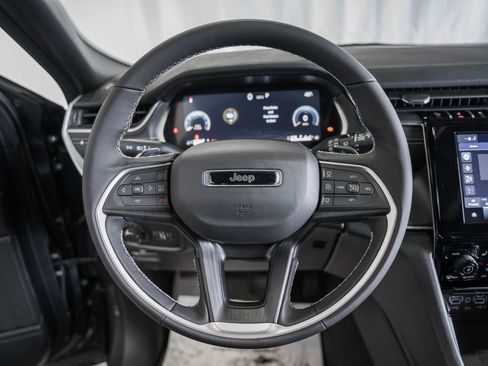 New 2025 Jeep Grand Cherokee Altitude image 28