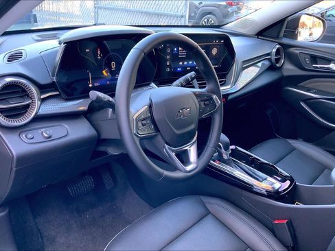 Used 2025 Chevrolet Trax ACTIV w/ Sunroof Package image 18