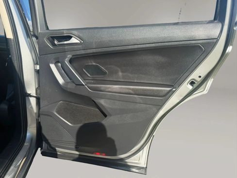 Used 2019 Volkswagen Tiguan SE w/ Panoramic Sunroof Package FWD image 35