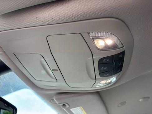 Used 2024 Chrysler Pacifica Touring-L FWD image 28