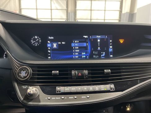 Used 2019 Lexus LS 500 AWD w/ Accessory Package (Z1) image 30