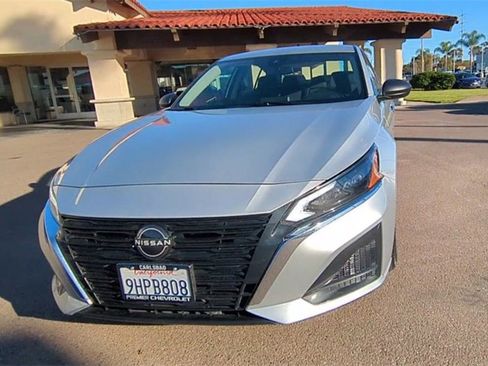 Used 2024 Nissan Altima 2.5 SV image 3