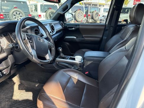 Used 2017 Toyota Tacoma Limited w/ Tow Package AWD/4WD image 22