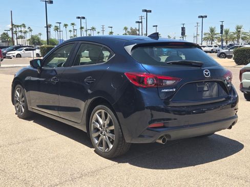 Used 2018 MAZDA MAZDA3 Grand Touring FWD image 3