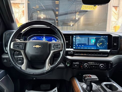 Used 2022 Chevrolet Silverado 1500 High Country w/ Technology Package image 30