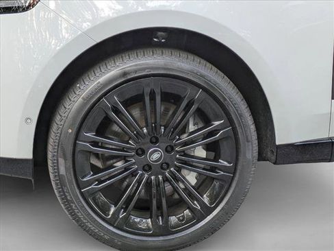 New 2025 Land Rover Range Rover SE image 10
