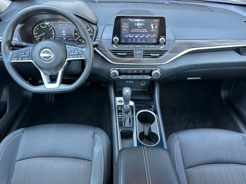 Used 2024 Nissan Altima 2.5 SV image 13