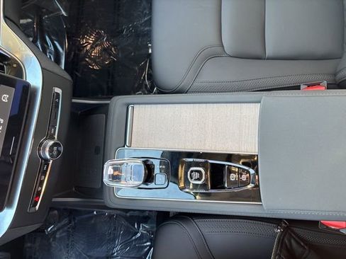 Used 2025 Volvo XC90 B6 Plus image 27