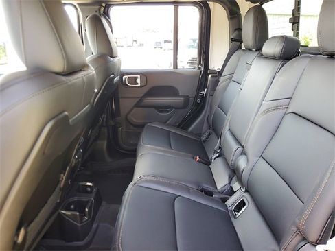 New 2025 Jeep Gladiator Sport image 12