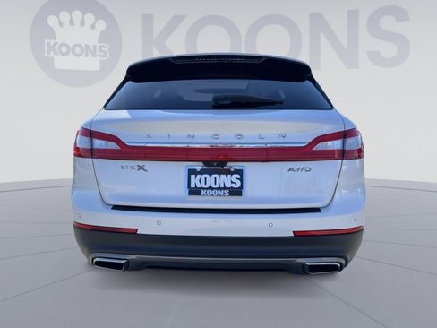 Used 2017 Lincoln MKX Reserve w/ Driver Assistance Package AWD/4WD image 5