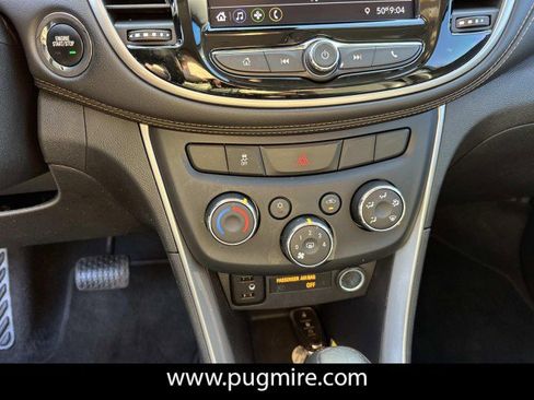 Used 2020 Chevrolet Trax LT w/ LT Convenience Package image 30