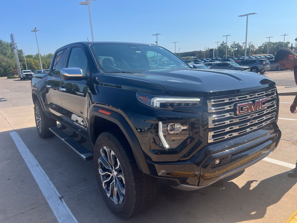Used 2024 GMC Canyon Denali AWD/4WD image 1