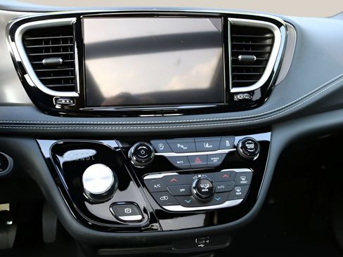 New 2026 Chrysler Pacifica Select FWD image 24