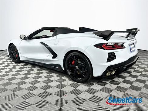 Used 2022 Chevrolet Corvette Stingray Premium Conv w/ Z51 Performance Package RWD image 5