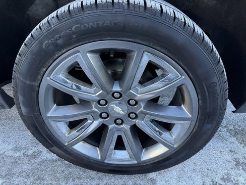 Used 2015 Chevrolet Suburban LTZ image 9