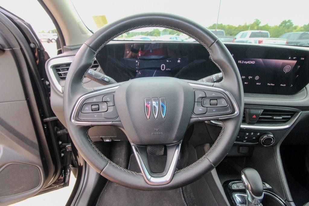 Used 2025 Buick Encore GX Preferred AWD/4WD image 19