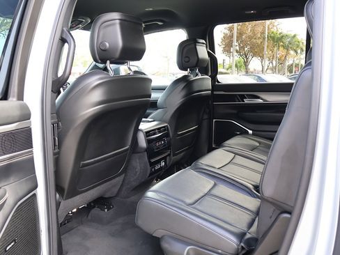 Used 2025 Jeep Wagoneer L Series II w/ 8-pass Seating Package image 36