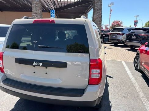 Used 2017 Jeep Patriot Sport FWD image 8