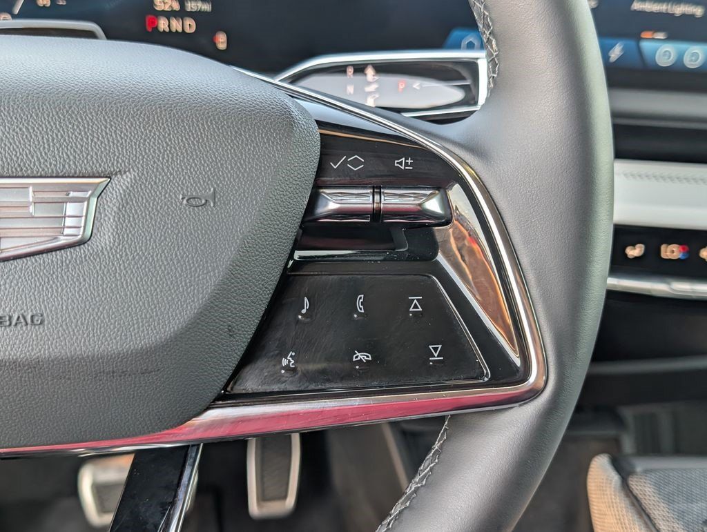 Certified 2025 Cadillac Optiq Sport 2 w/ LPO, Floor Liner Package AWD/4WD image 23