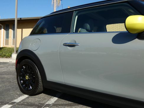 Used 2022 MINI Cooper SE image 7