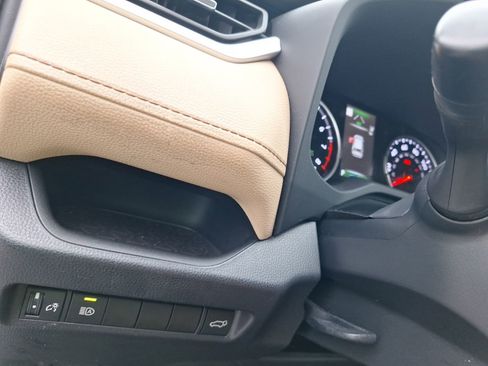 Used 2022 Toyota RAV4 XLE Premium image 18