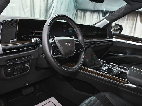 Used 2026 Cadillac Escalade ESV Platinum Sport AWD/4WD image 18