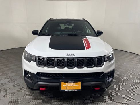 Certified 2025 Jeep Compass Trailhawk AWD/4WD image 8