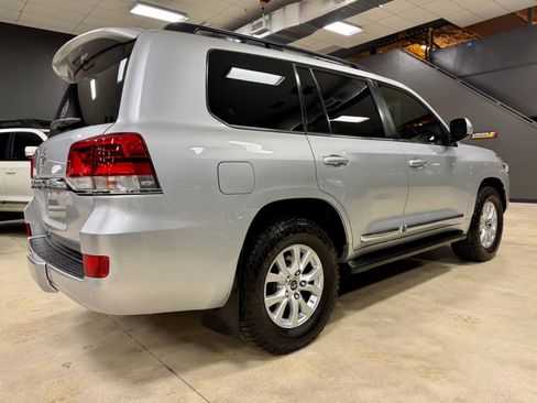 Used 2017 Toyota Land Cruiser AWD/4WD image 10