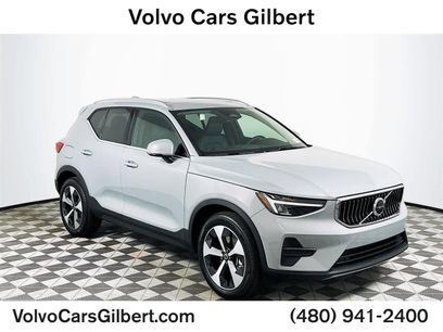 New 2025 Volvo XC40 B5 Core w/ Climate Package