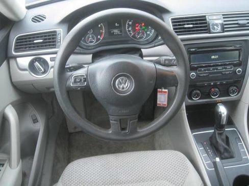 Used 2015 Volkswagen Passat 1.8T S image 10