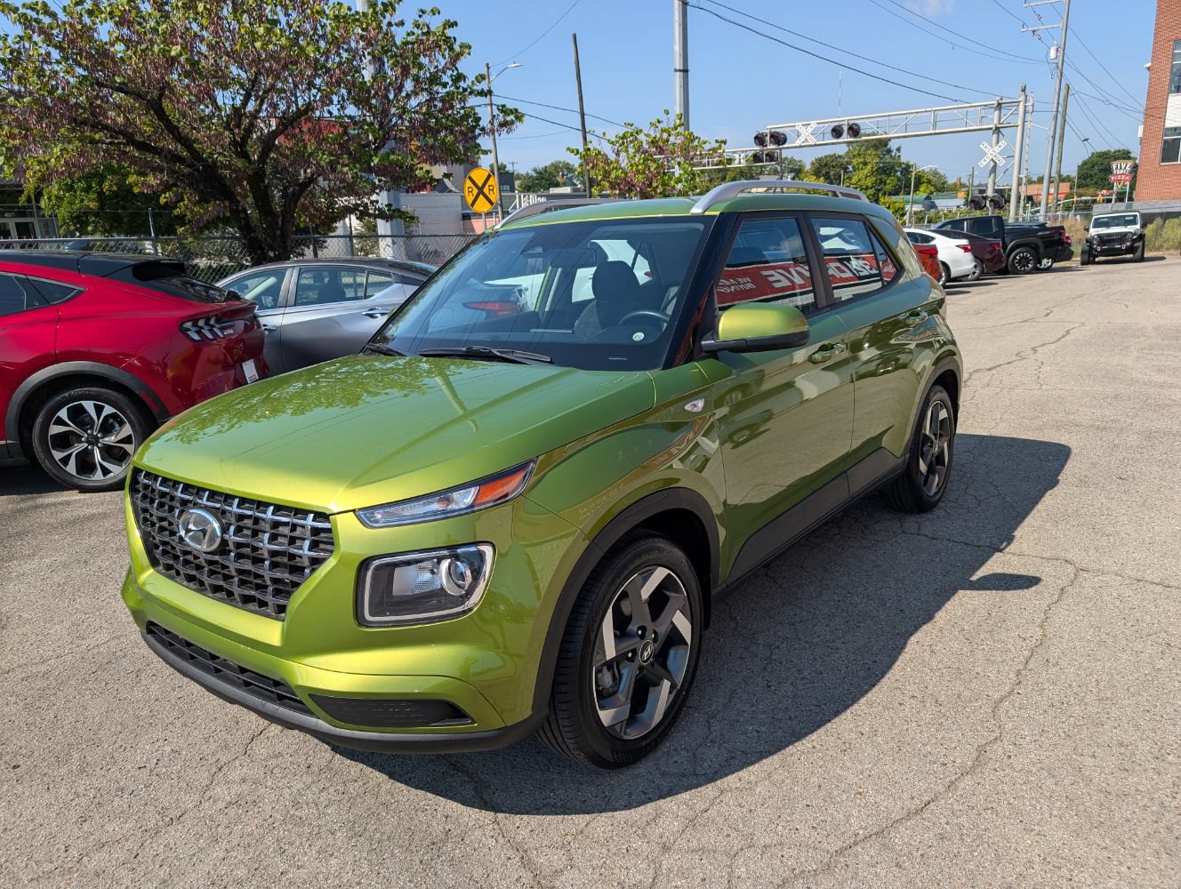 Used 2024 Hyundai Venue SEL FWD image 3