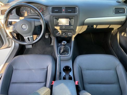 Used 2011 Volkswagen Jetta SEL FWD image 12