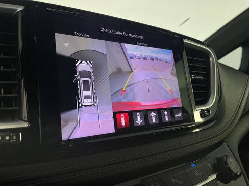 Used 2021 Chrysler Pacifica Pinnacle FWD image 20